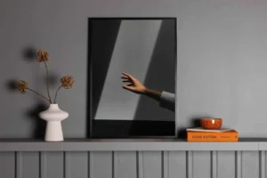 Reaching Hand Poster - Miljöbild - Överblick